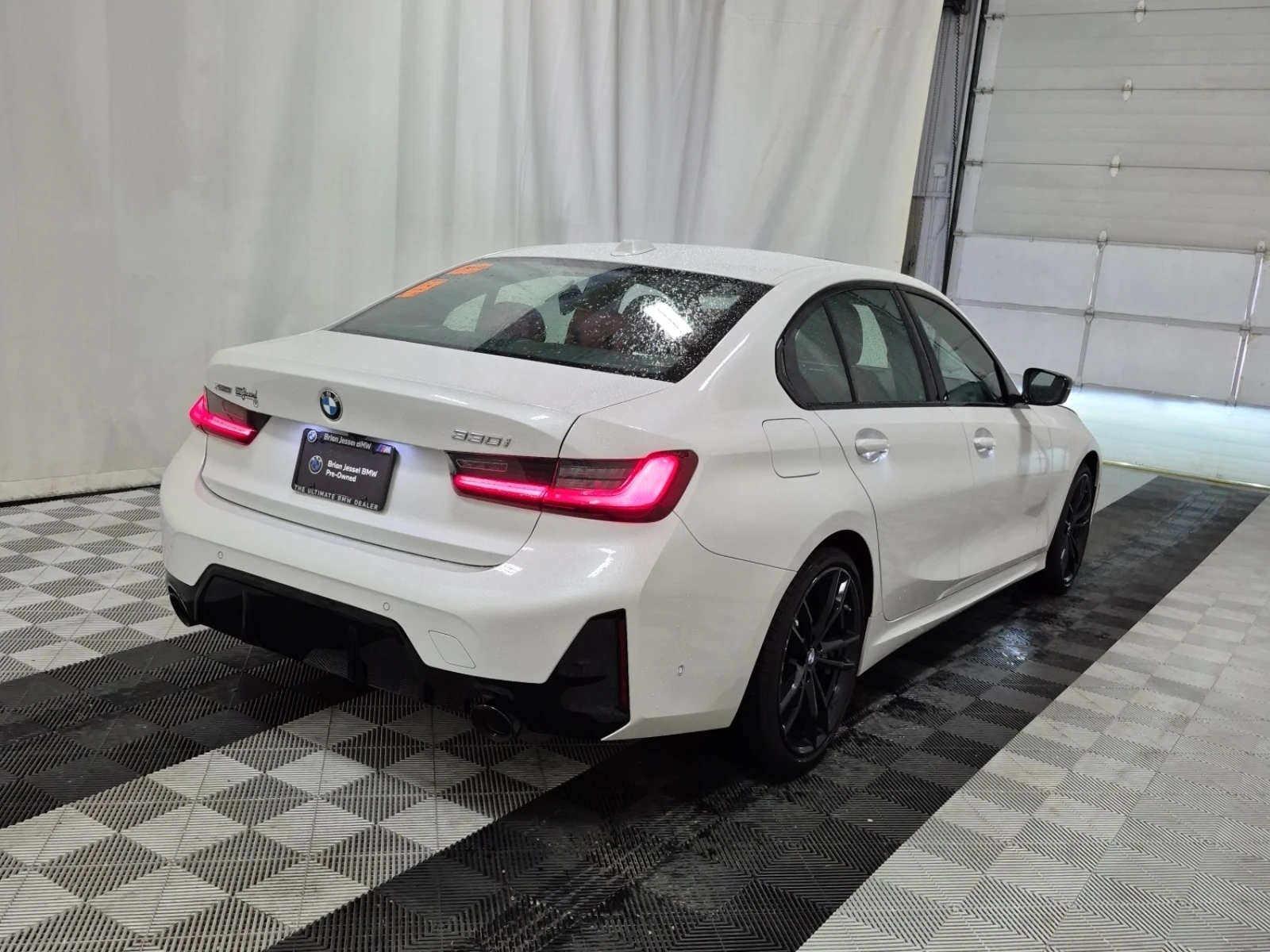 BMW 330 I * M SPORT * FACELIFT * RED INTERIOR * ПАНОРАМА, снимка 4 - Автомобили и джипове - 55473413