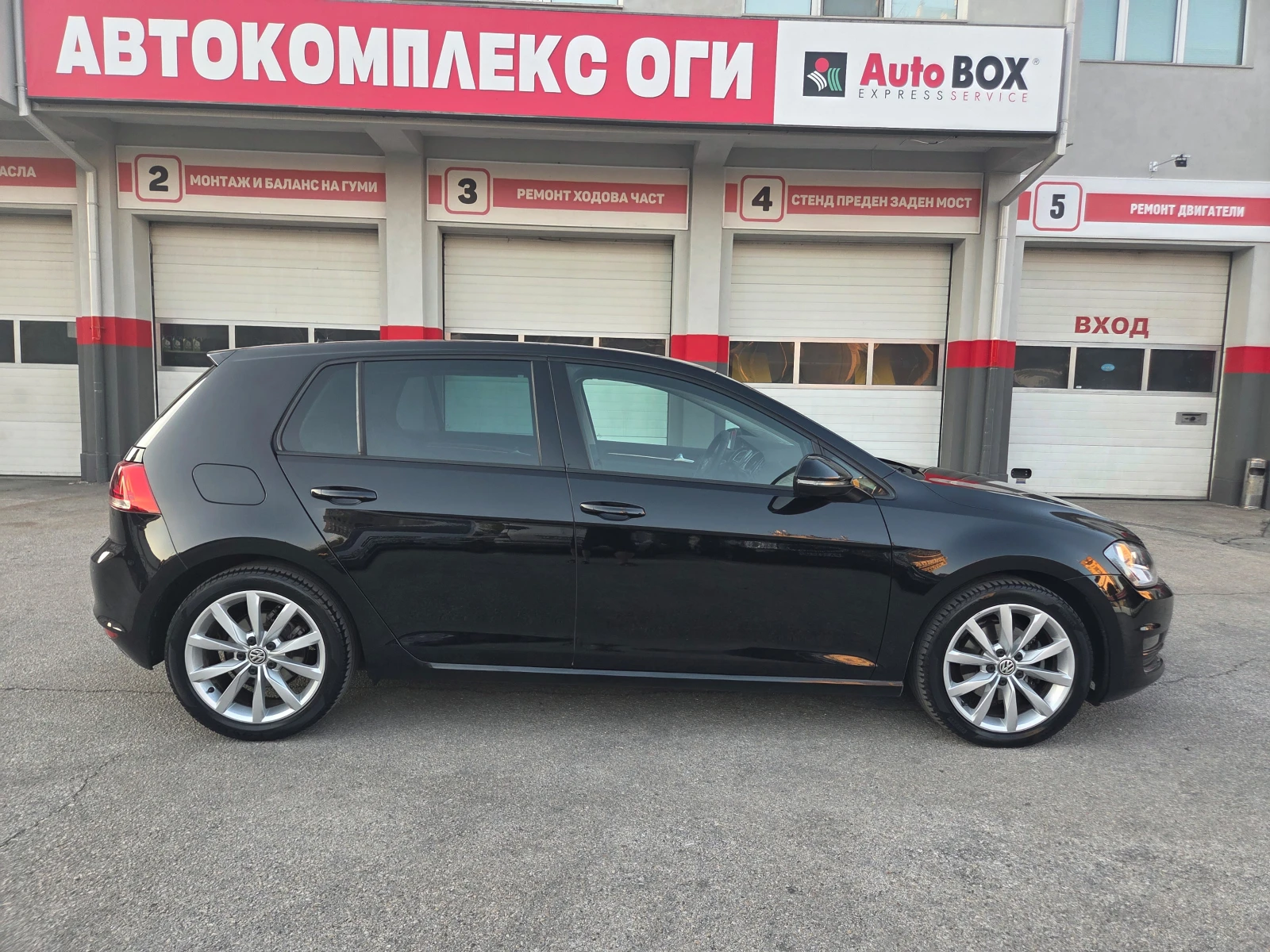 VW Golf VII 1.6 TDI/Executive/BlueMotion/AT/Navi , снимка 6 - Автомобили и джипове - 55532420