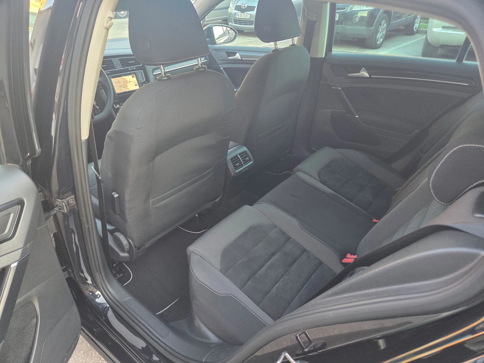 VW Golf VII 1.6 TDI/Executive/BlueMotion/AT/Navi , снимка 16 - Автомобили и джипове - 55532420