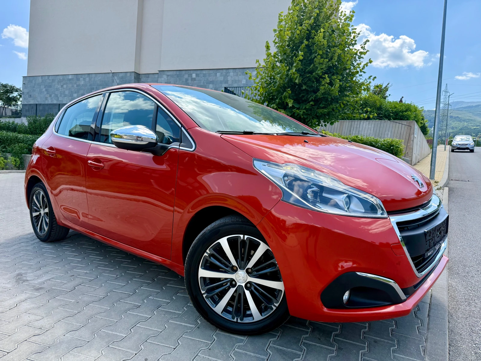 Peugeot 208 1.2 PURE TECH АВТОМАТ/НАВИ/КАМЕРА, снимка 3 - Автомобили и джипове - 55580565