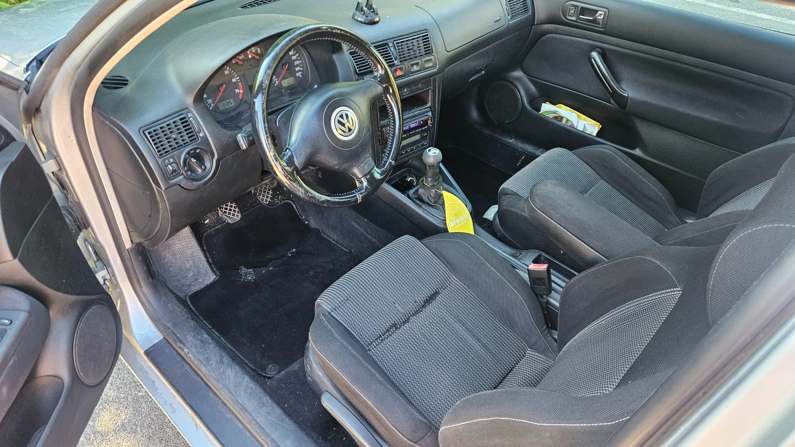 VW Golf 1.6 ГАЗ, снимка 5 - Автомобили и джипове - 55852334