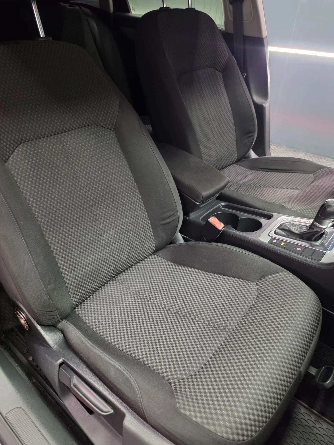 VW Passat 2.0TDI* PARK ASSIST* CARPLAY* DSG* CAMERA* ПОДГРЕВ, снимка 6 - Автомобили и джипове - 55938609