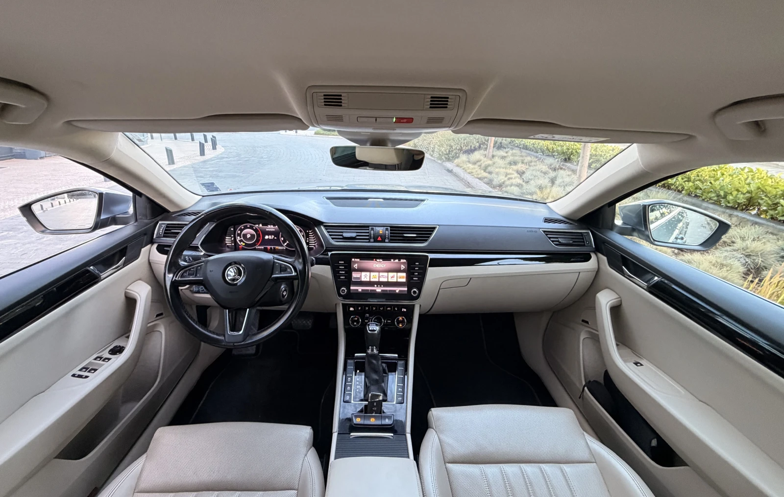 Skoda Superb Laurin & Klement (L&K), снимка 12 - Автомобили и джипове - 55985820