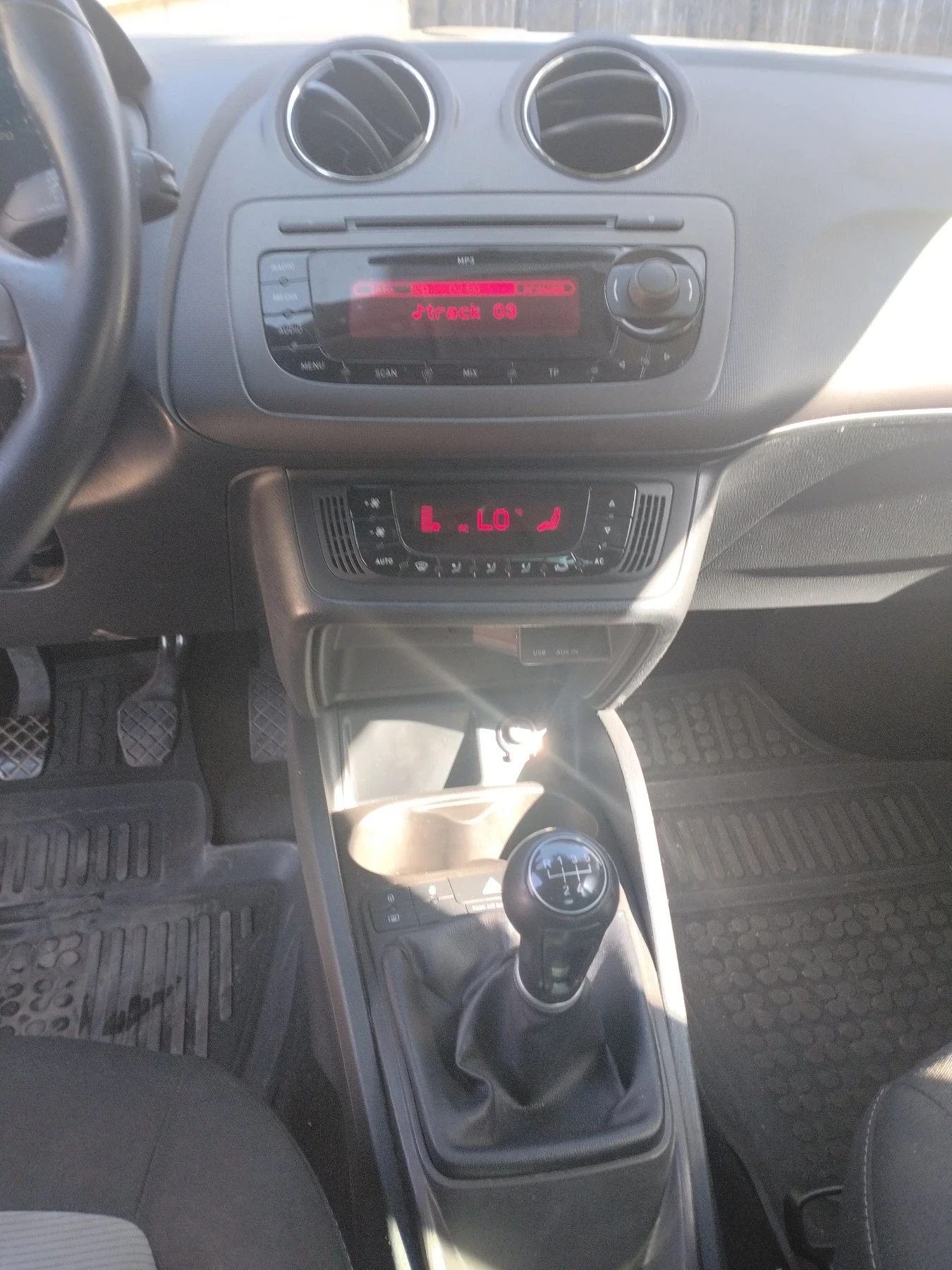 Seat Ibiza 1.6TDI 105к.с, снимка 7 - Автомобили и джипове - 56357907
