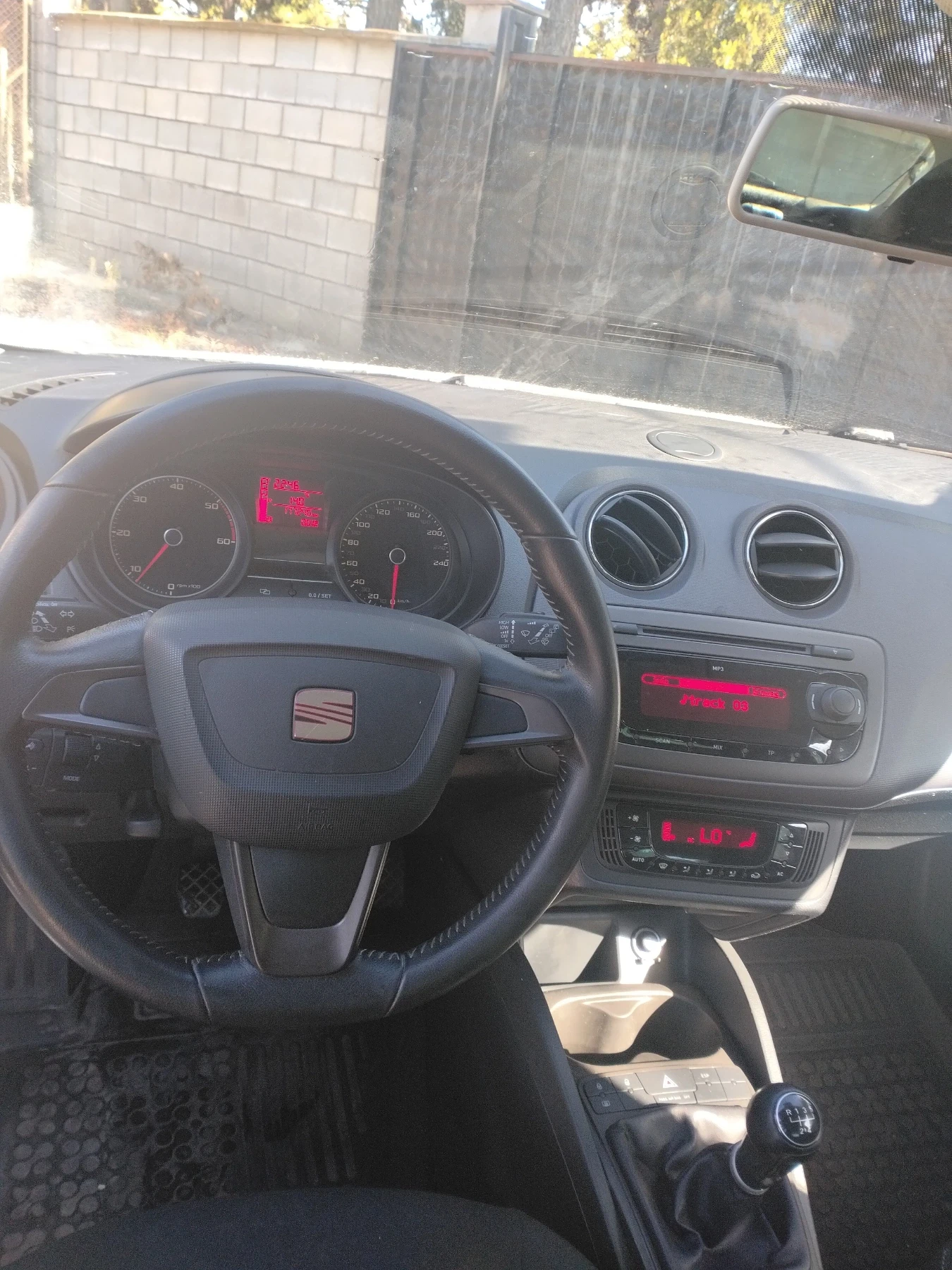 Seat Ibiza 1.6TDI 105к.с, снимка 9 - Автомобили и джипове - 56357907