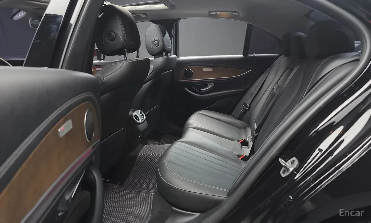 Mercedes-Benz E 220 4MATIC | EXCLUSIVE, снимка 9 - Автомобили и джипове - 56609863