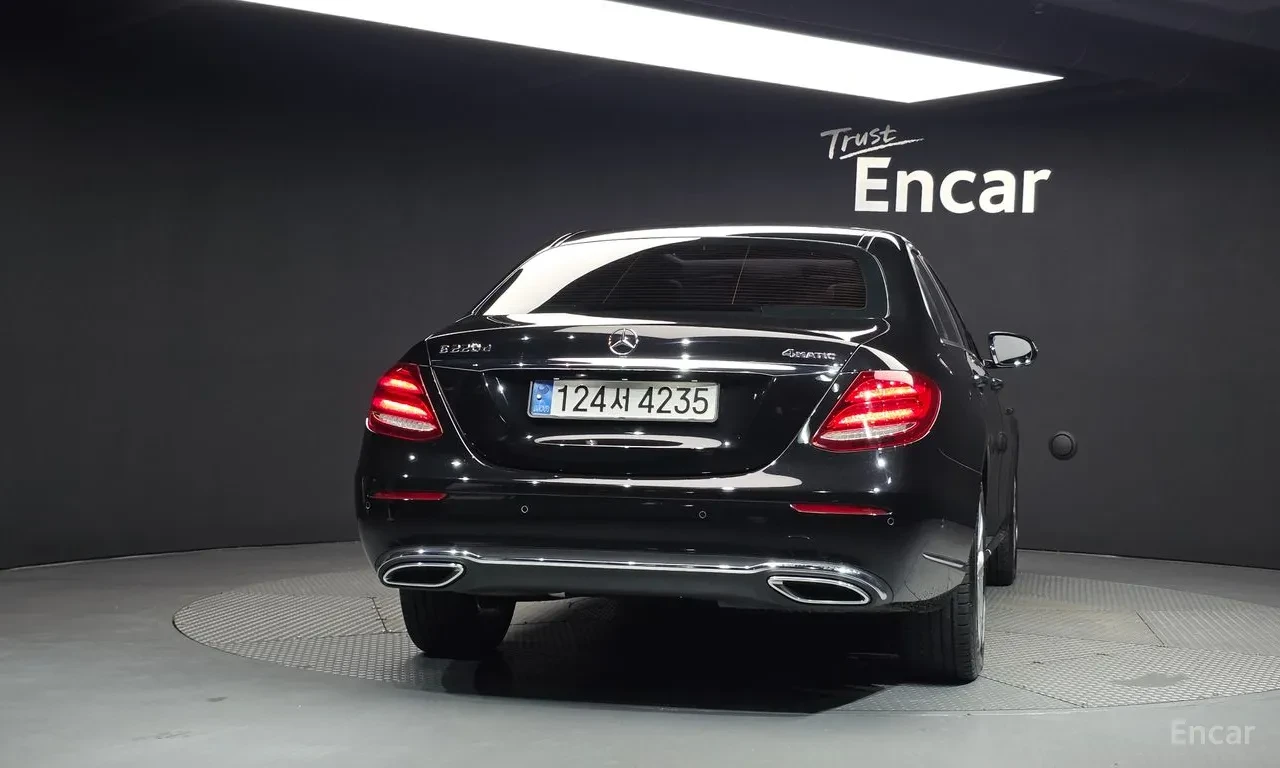 Mercedes-Benz E 220 4MATIC | EXCLUSIVE, снимка 4 - Автомобили и джипове - 56609863