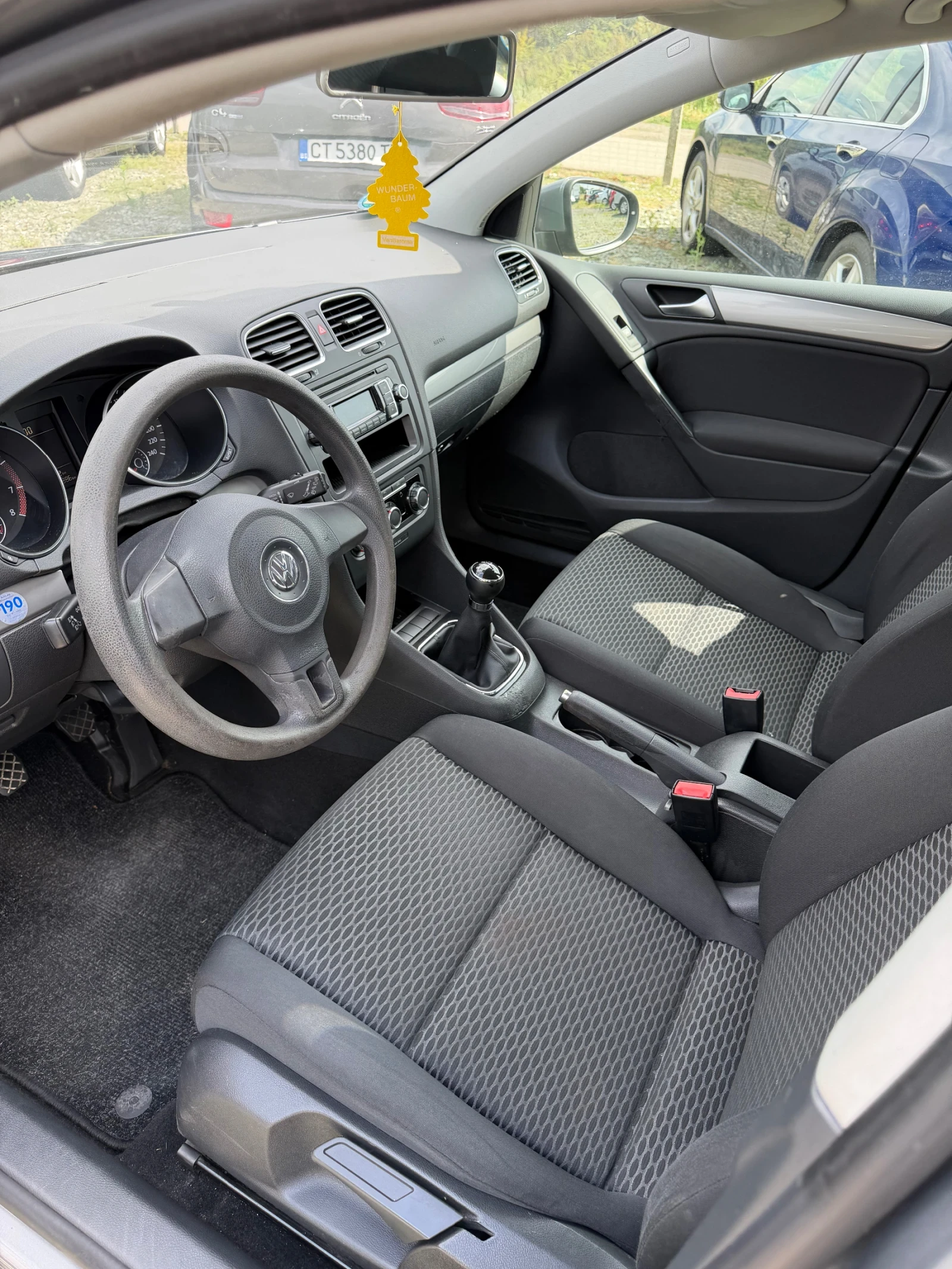 VW Golf 1.6i 102k.c., снимка 7 - Автомобили и джипове - 48999254