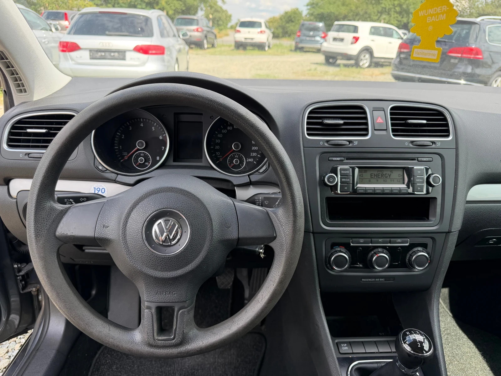VW Golf 1.6i 102k.c., снимка 9 - Автомобили и джипове - 48999254