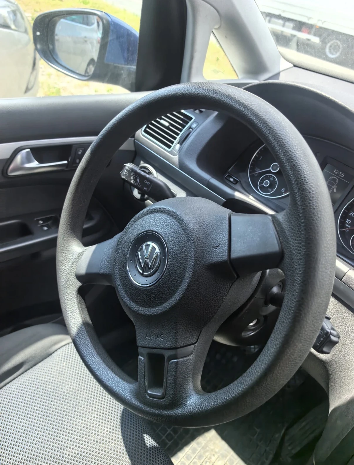 VW Touran 1.6 TDI, снимка 4 - Автомобили и джипове - 48999254