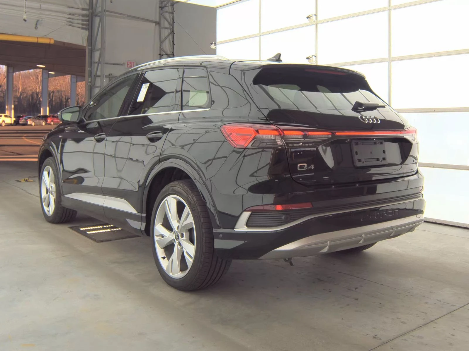 Audi Q4 e-tron Premium Plus 50 - изображение 6