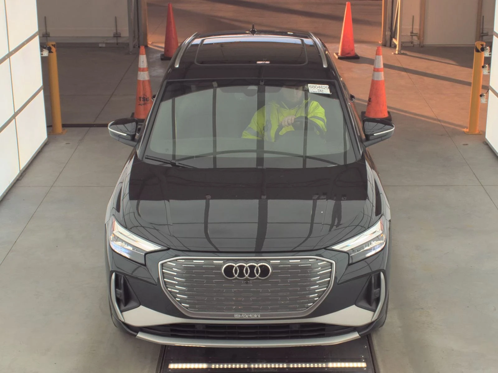 Audi Q4 e-tron Premium Plus 50 - изображение 2