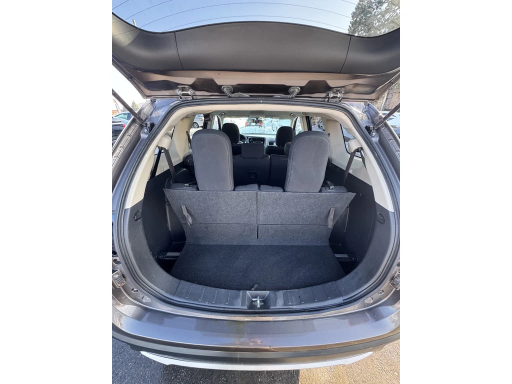 Mitsubishi Outlander AWD SE, снимка 13 - Автомобили и джипове - 53732694