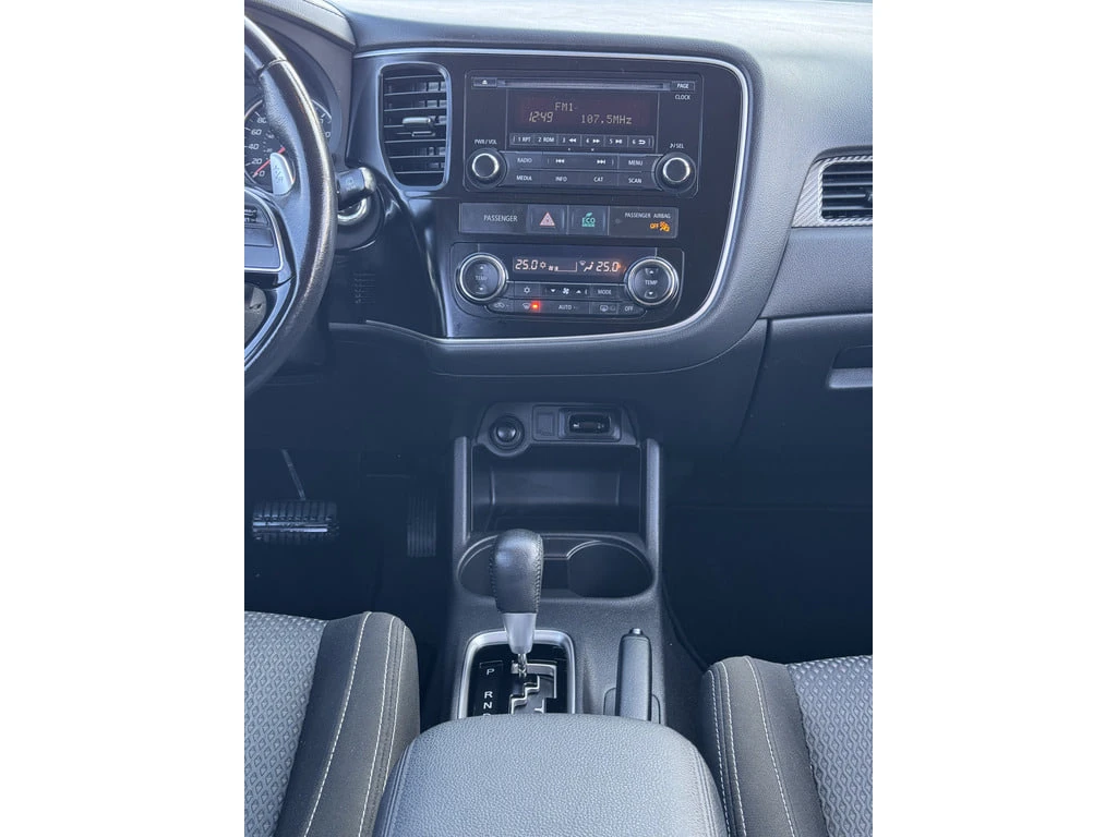 Mitsubishi Outlander AWD SE, снимка 8 - Автомобили и джипове - 53732694