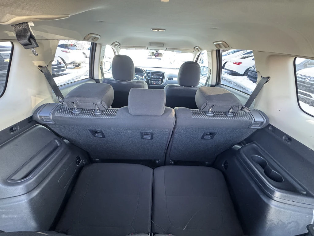 Mitsubishi Outlander AWD SE, снимка 14 - Автомобили и джипове - 53732694