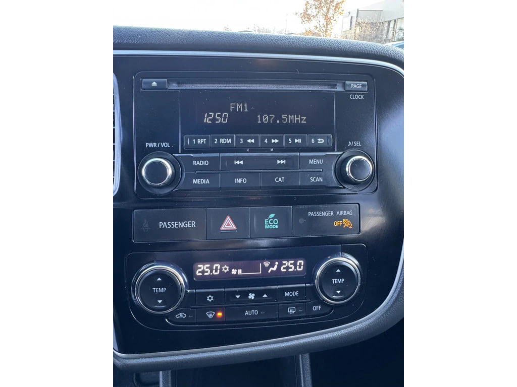 Mitsubishi Outlander AWD SE, снимка 9 - Автомобили и джипове - 53732694