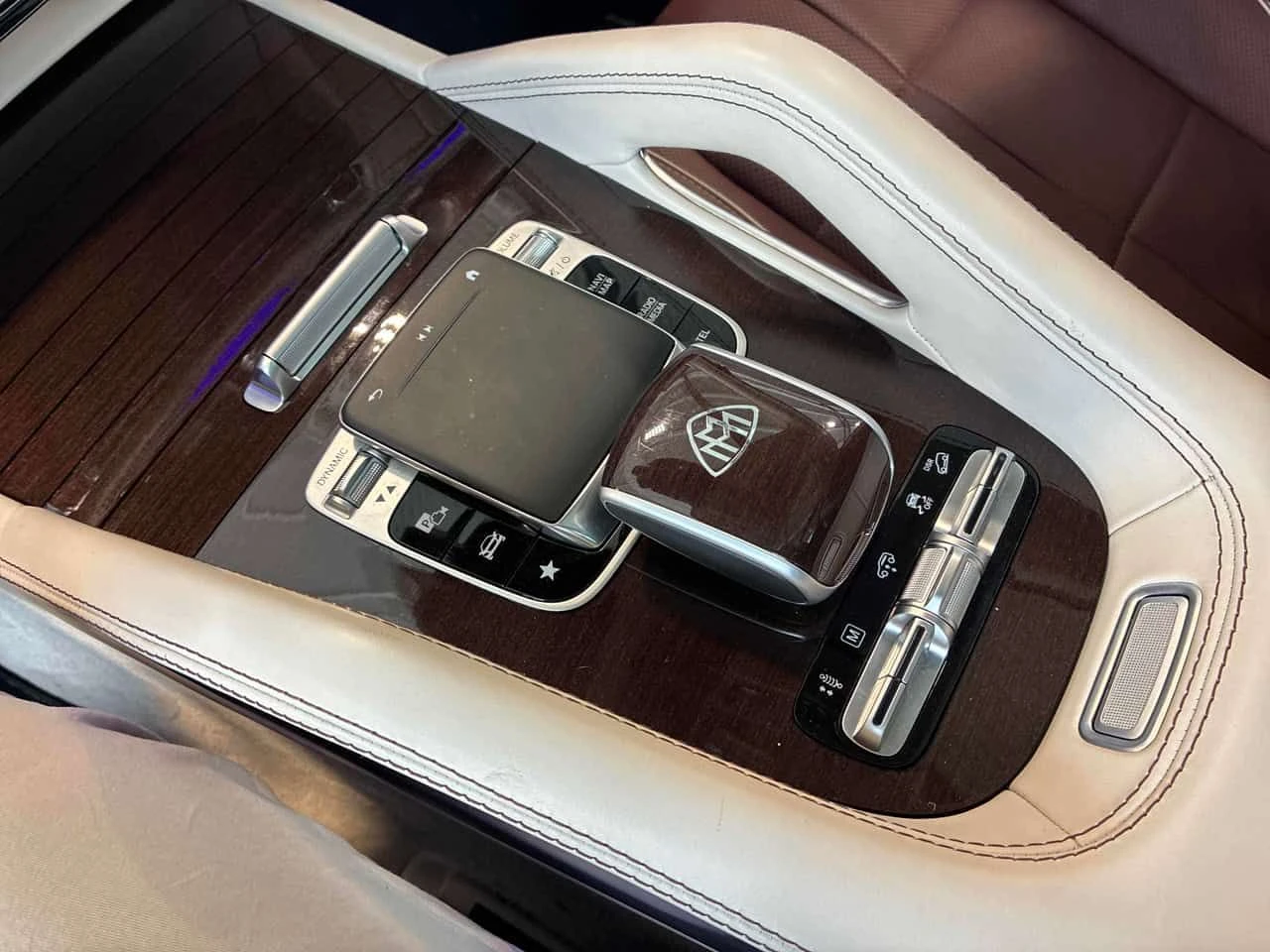 Mercedes-Benz GLS * Maybach 600 * CARFAX * ЦЕНА ДО БГ, снимка 11 - Автомобили и джипове - 54044015