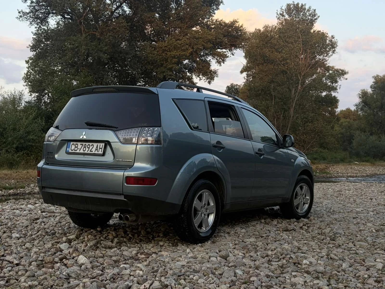 Mitsubishi Outlander 3.0 V6 Автомат, снимка 7 - Автомобили и джипове - 55619999