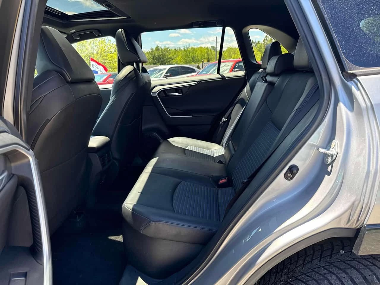 Toyota Rav4 * Hybrid XSE * АВТОКРЕДИТ БЕЗ ПЪРВОНАЧАЛНА ВНОСКА*, снимка 10 - Автомобили и джипове - 54836729