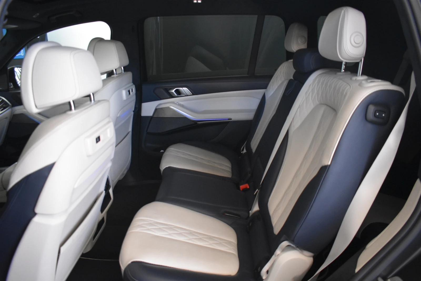 BMW X7 M50i, снимка 13 - Автомобили и джипове - 55642355