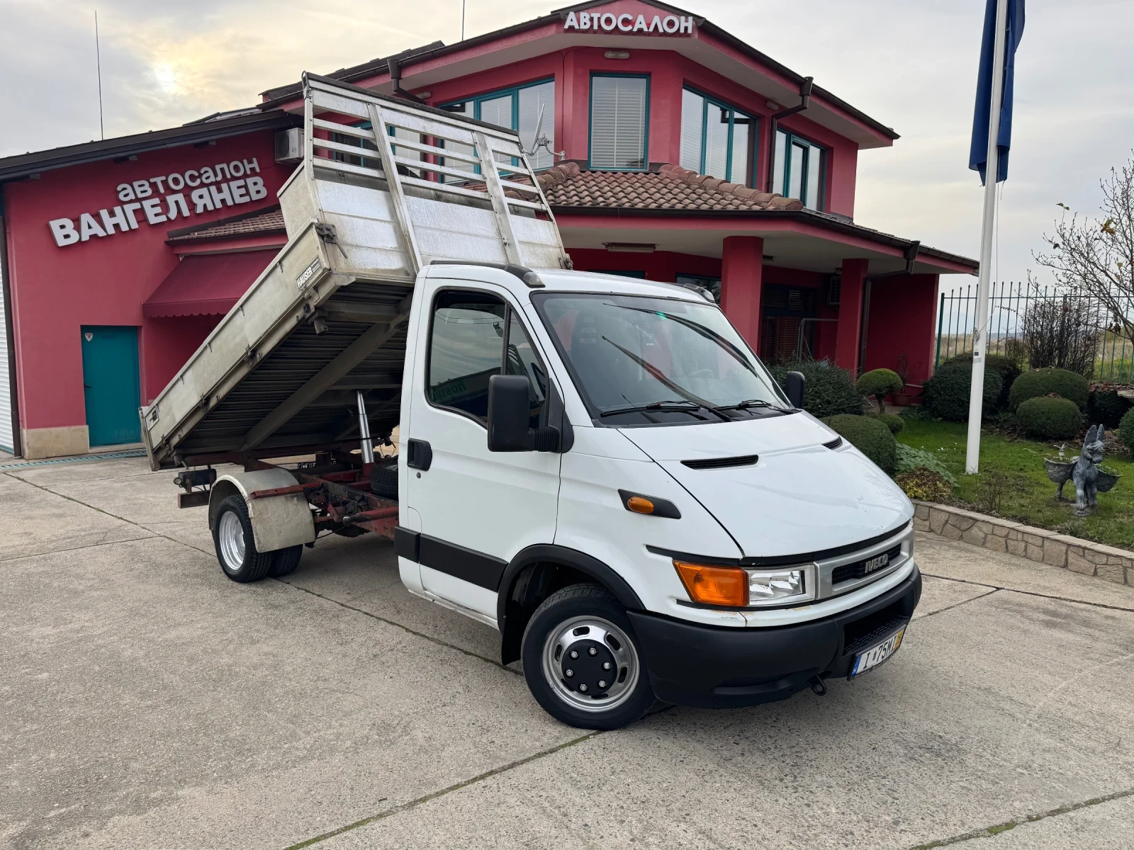 Iveco Daily 2.8HPT* 35C13* Тристранен самосвал* 3.20 метра кош - изображение 2