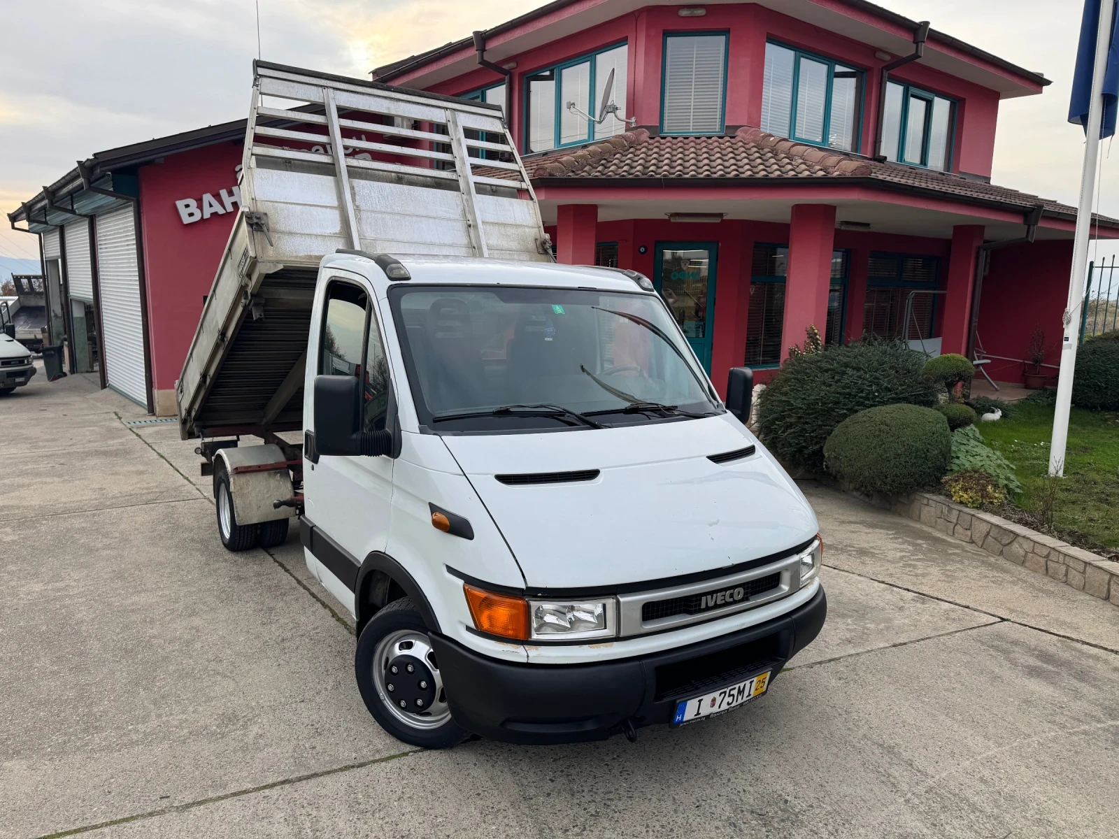 Iveco Daily 2.8HPT* 35C13* Тристранен самосвал* 3.20 метра кош - изображение 3