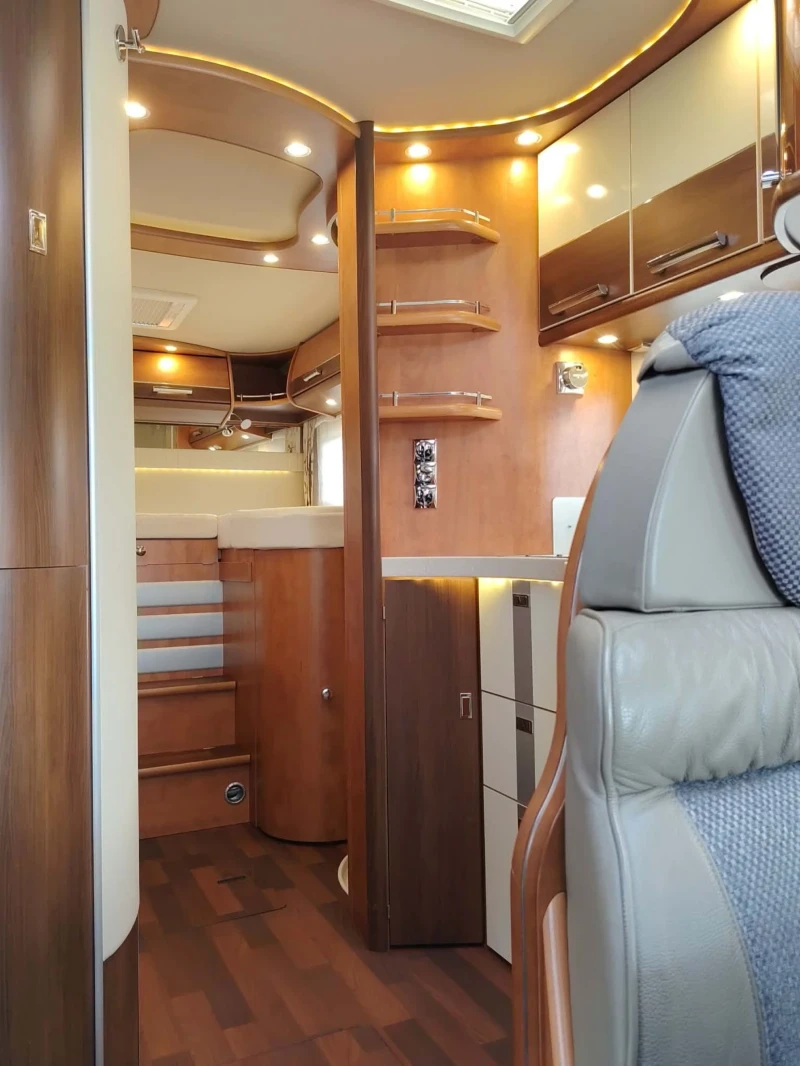 Кемпер Carthago Chic C-LINE I 4.9, снимка 4 - Каравани и кемпери - 53488452