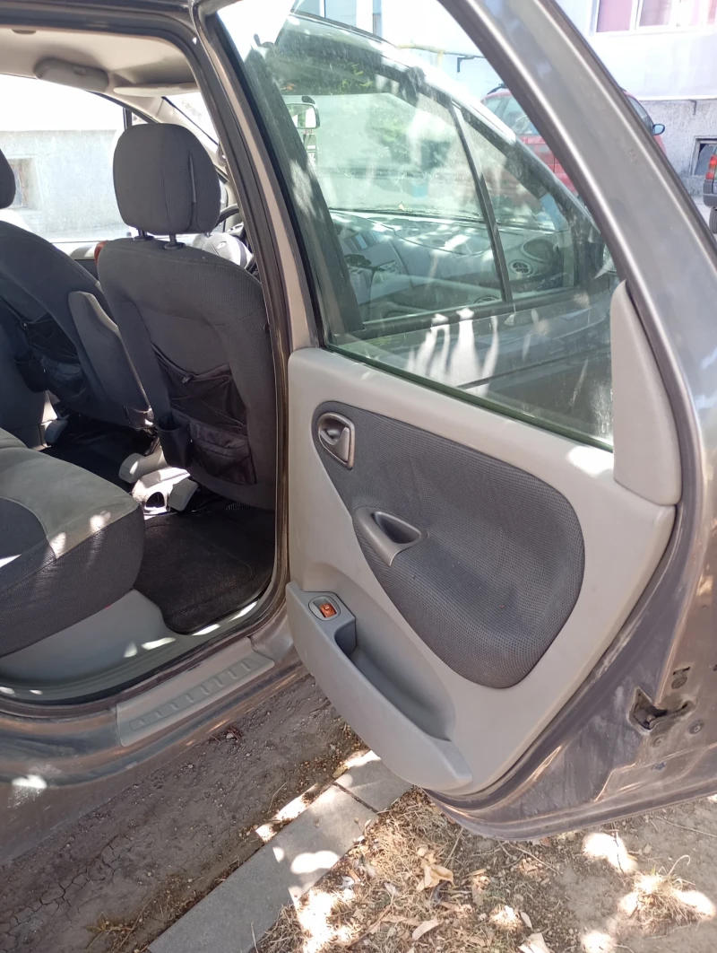 Renault Scenic 1.9dci, снимка 8 - Автомобили и джипове - 46933830