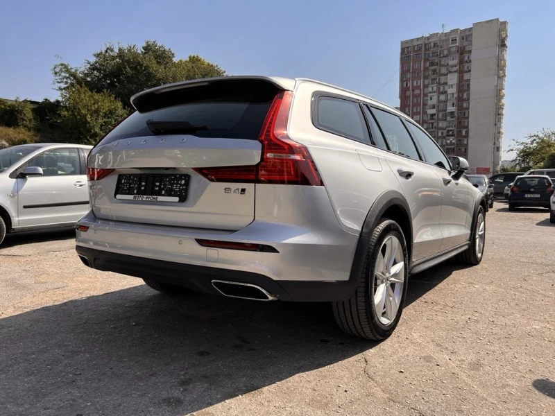 Volvo V60 Cross Country 2.0 B4 AWD, снимка 4 - Автомобили и джипове - 48519155