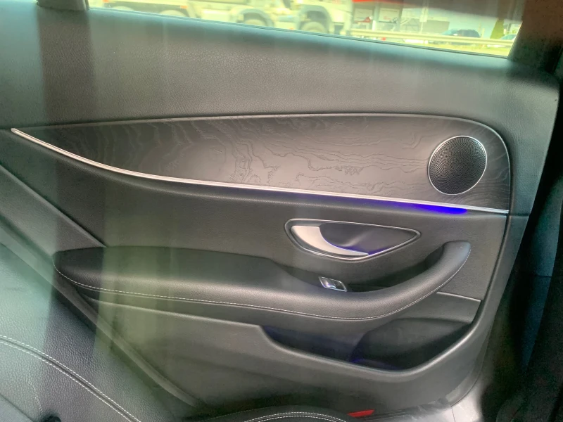 Mercedes-Benz E 220, снимка 10 - Автомобили и джипове - 50799338