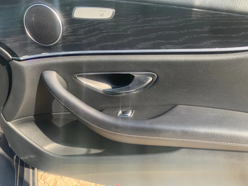 Mercedes-Benz E 220, снимка 12 - Автомобили и джипове - 50799338