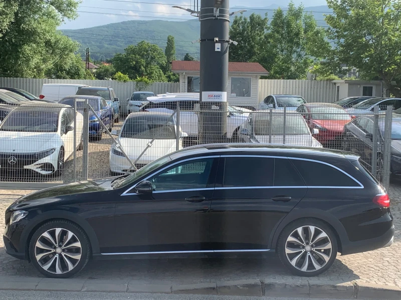 Mercedes-Benz E 220, снимка 5 - Автомобили и джипове - 50799338