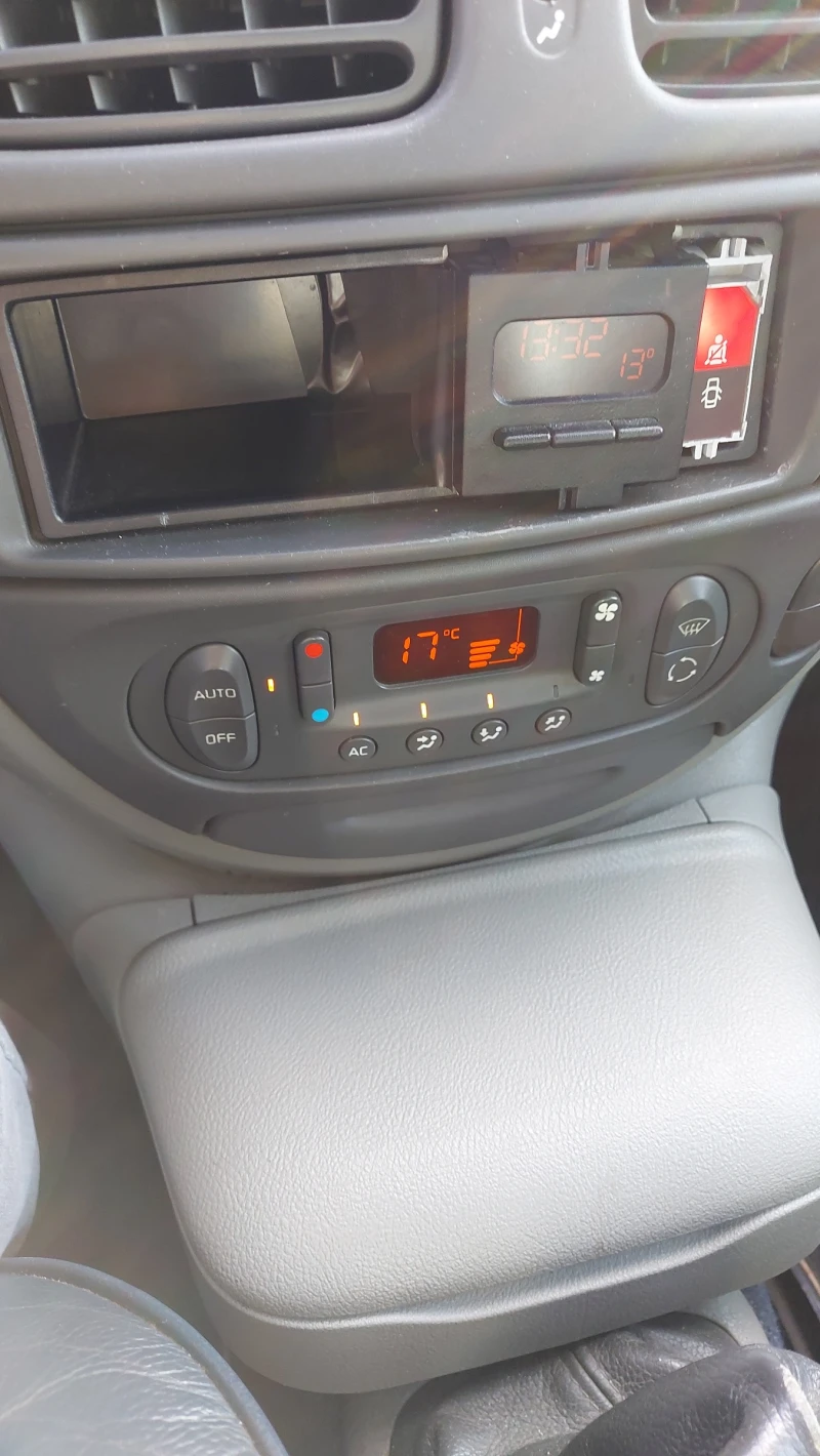 Renault Scenic Carminat, снимка 7 - Автомобили и джипове - 52507275