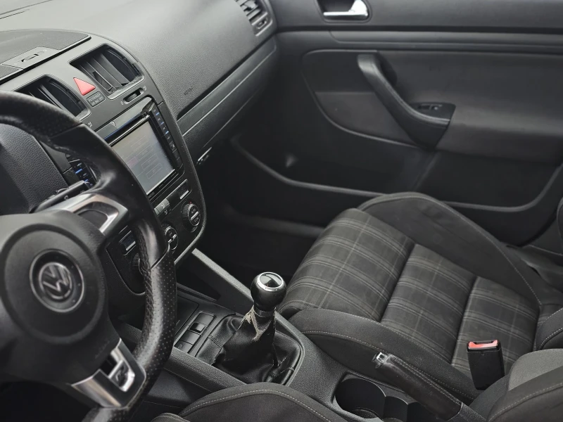 VW Golf 2.0ТDi/140ks/4x4, снимка 8 - Автомобили и джипове - 53565319