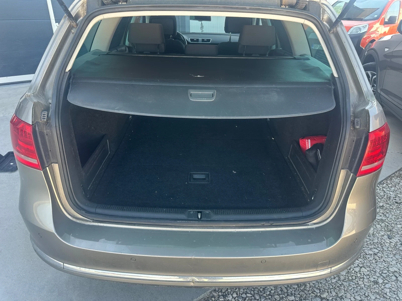 VW Passat 1.6/105кс Панорама, Ксенон, Лед светлини - изображение 9
