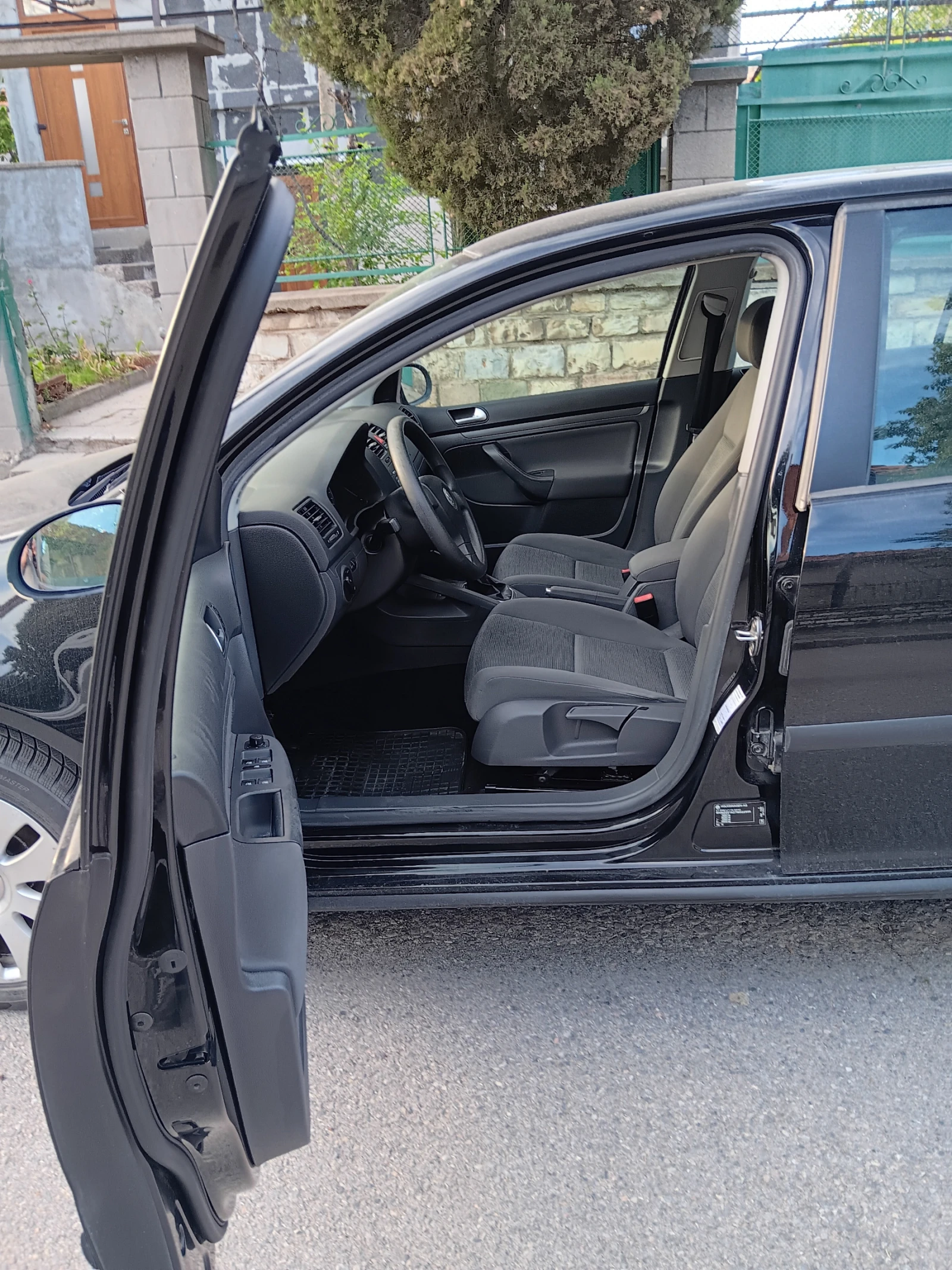 VW Golf 5-1.4-80к.с.БЕНЗИН-МАЛКИЯТ ДАНЪК-НАВИГАЦИЯ-TV-DVD! - изображение 3