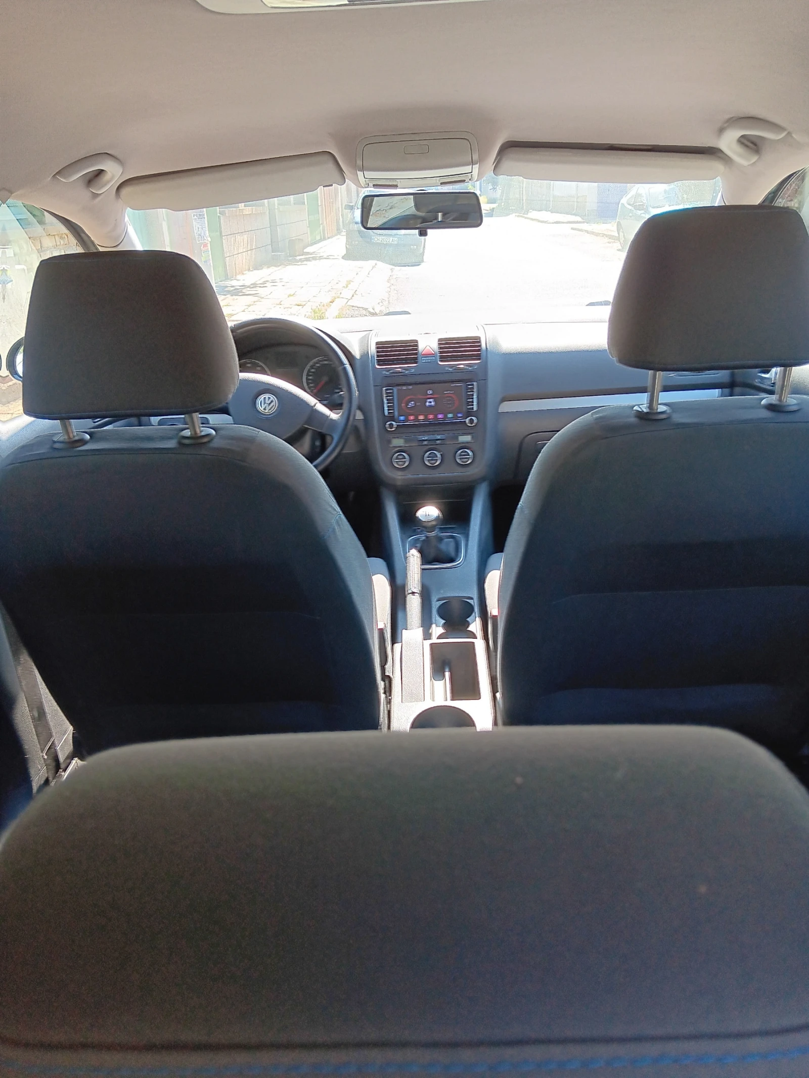 VW Golf 5-1.4-80к.с.БЕНЗИН-МАЛКИЯТ ДАНЪК-НАВИГАЦИЯ-TV-DVD! - изображение 8