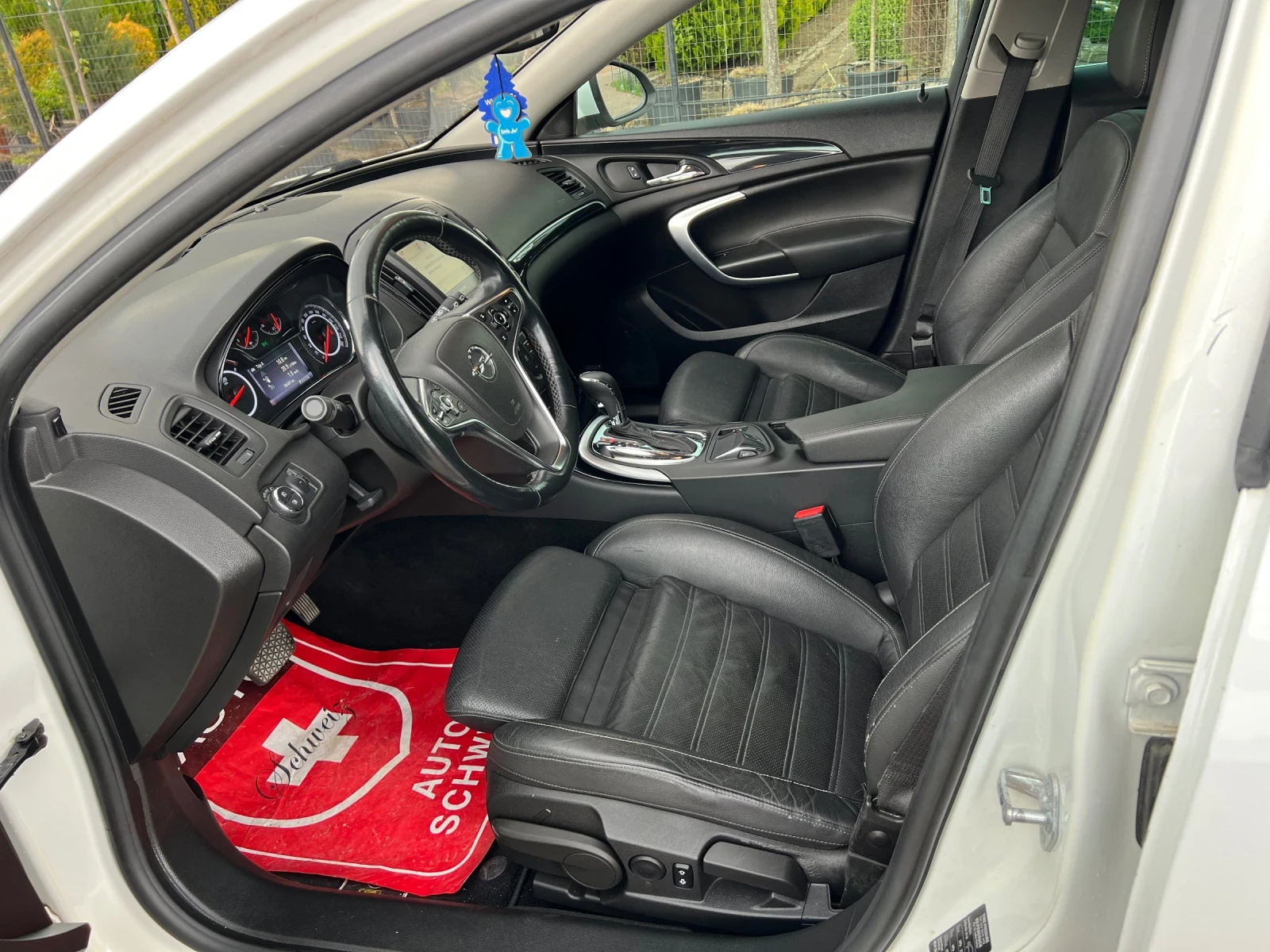 Opel Insignia 2.0 DTR ST, снимка 10 - Автомобили и джипове - 53153274