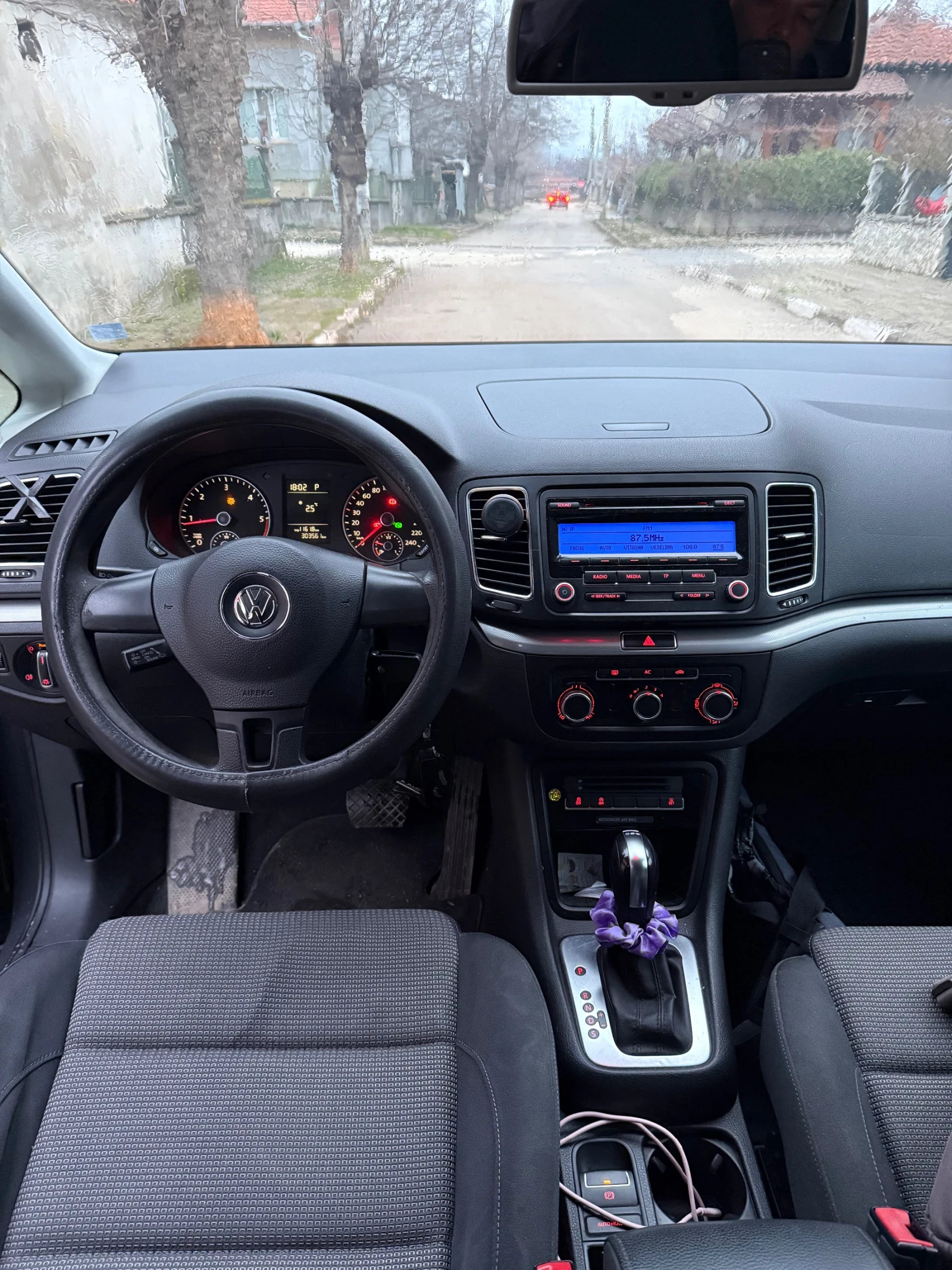 VW Sharan 2.0 TDI, 140, DSG, снимка 8 - Автомобили и джипове - 53887424