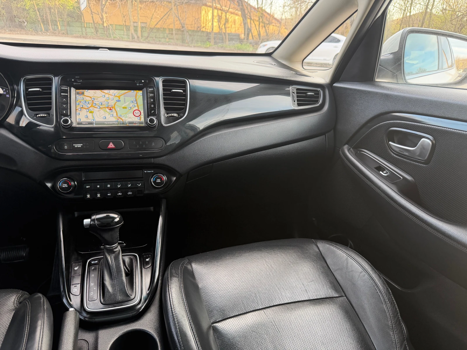 Kia Carens 1.7 LUKS, снимка 14 - Автомобили и джипове - 54126888