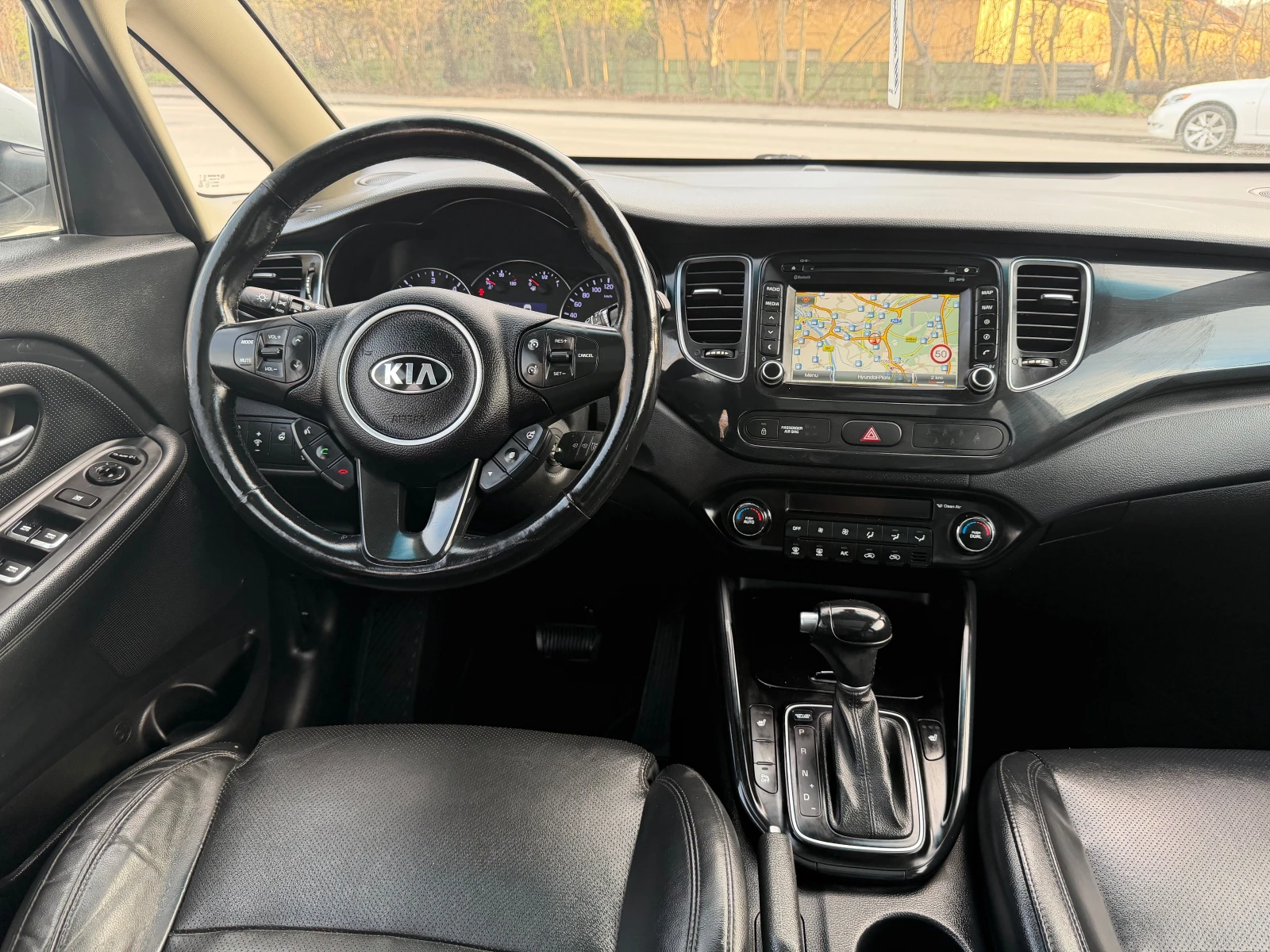 Kia Carens 1.7 LUKS, снимка 13 - Автомобили и джипове - 54126888