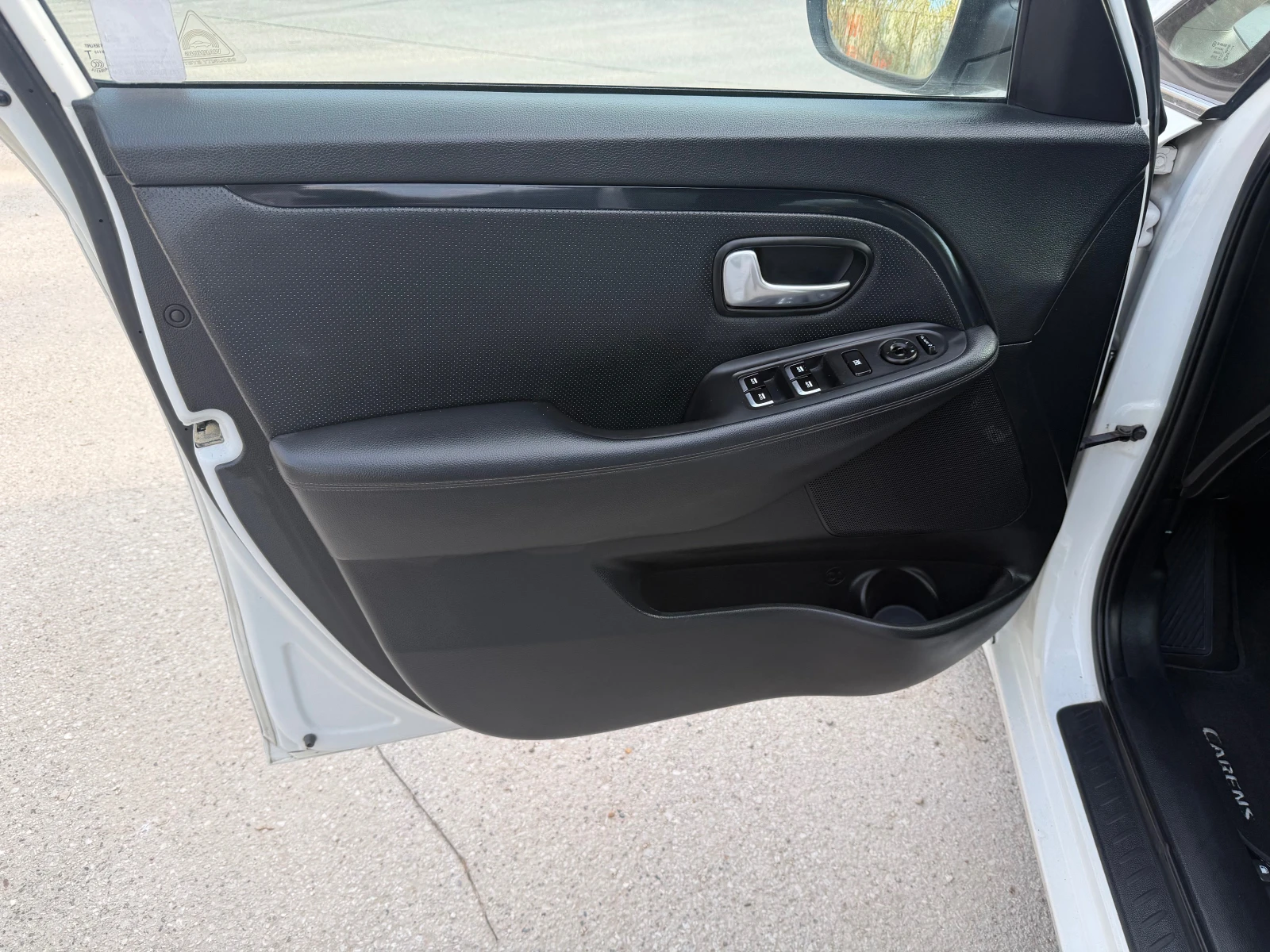 Kia Carens 1.7 LUKS, снимка 8 - Автомобили и джипове - 54126888