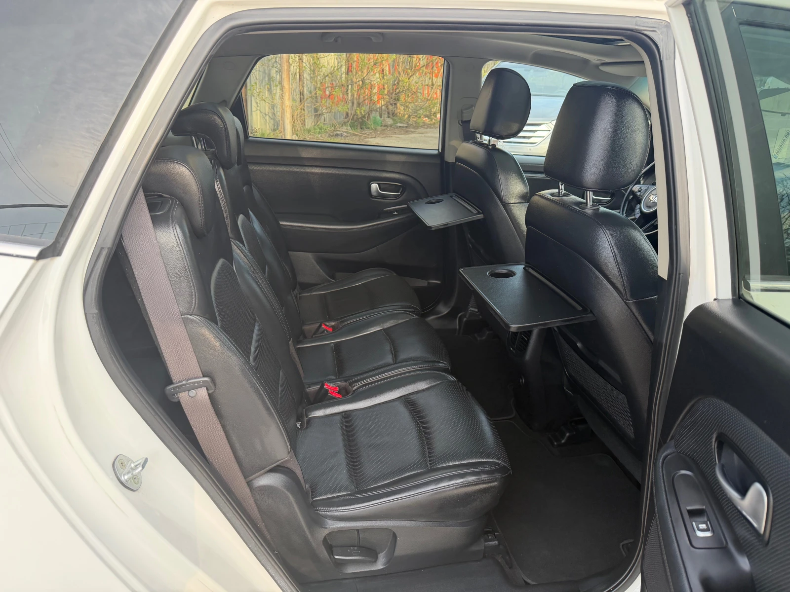 Kia Carens 1.7 LUKS, снимка 11 - Автомобили и джипове - 54126888