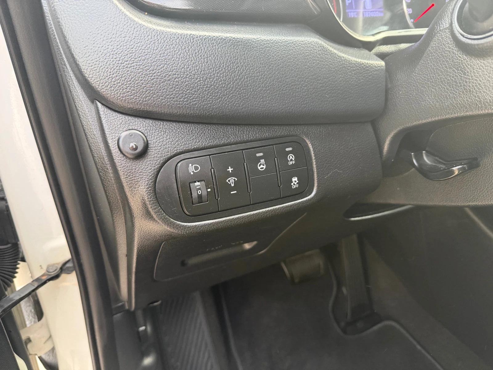 Kia Carens 1.7 LUKS, снимка 15 - Автомобили и джипове - 54126888