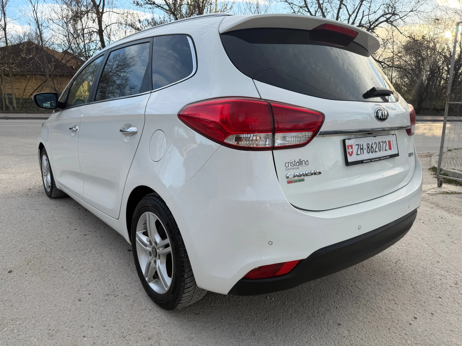 Kia Carens 1.7 LUKS, снимка 3 - Автомобили и джипове - 54126888
