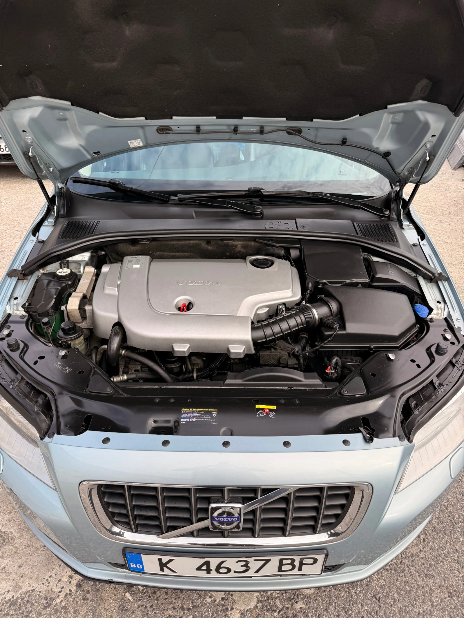 Volvo V70 2.4D D5, снимка 9 - Автомобили и джипове - 54160837