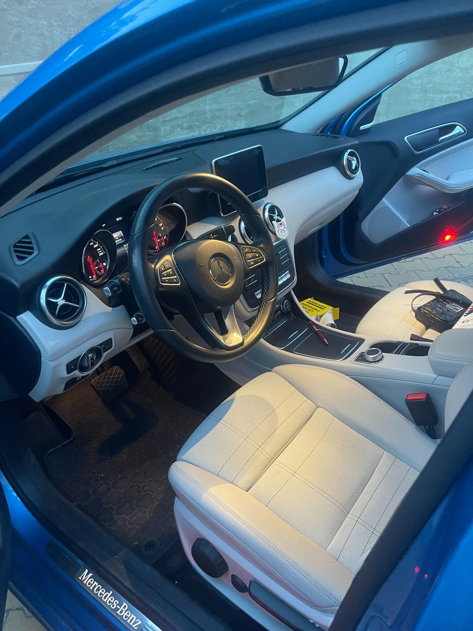 Mercedes-Benz A 200 4MAT, снимка 12 - Автомобили и джипове - 54841094