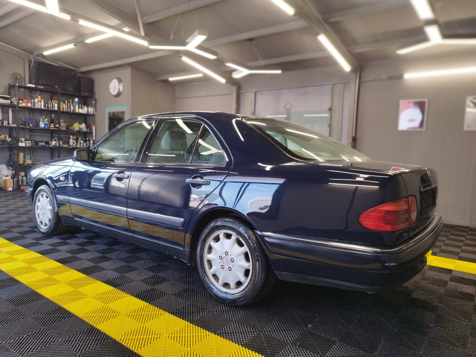 Mercedes-Benz E 200 Компресор 186кс. , снимка 5 - Автомобили и джипове - 54416997