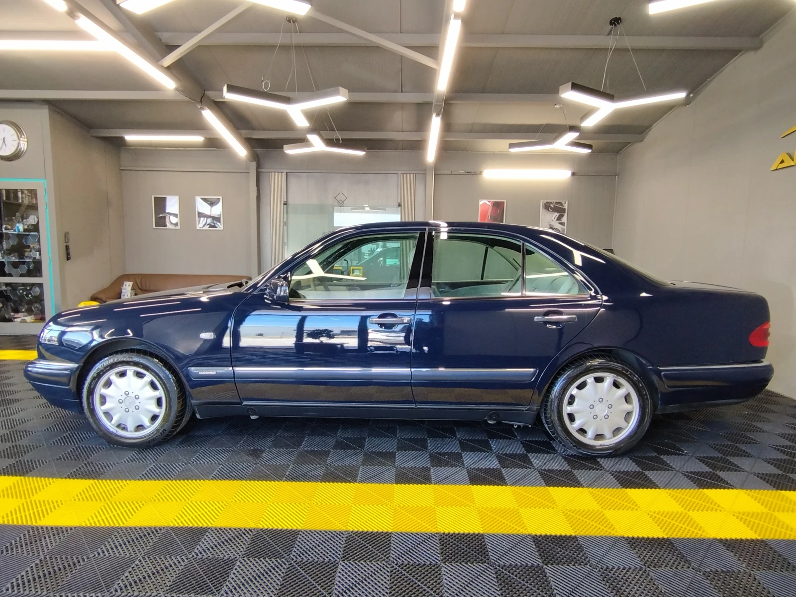 Mercedes-Benz E 200 Компресор 186кс. , снимка 4 - Автомобили и джипове - 54416997
