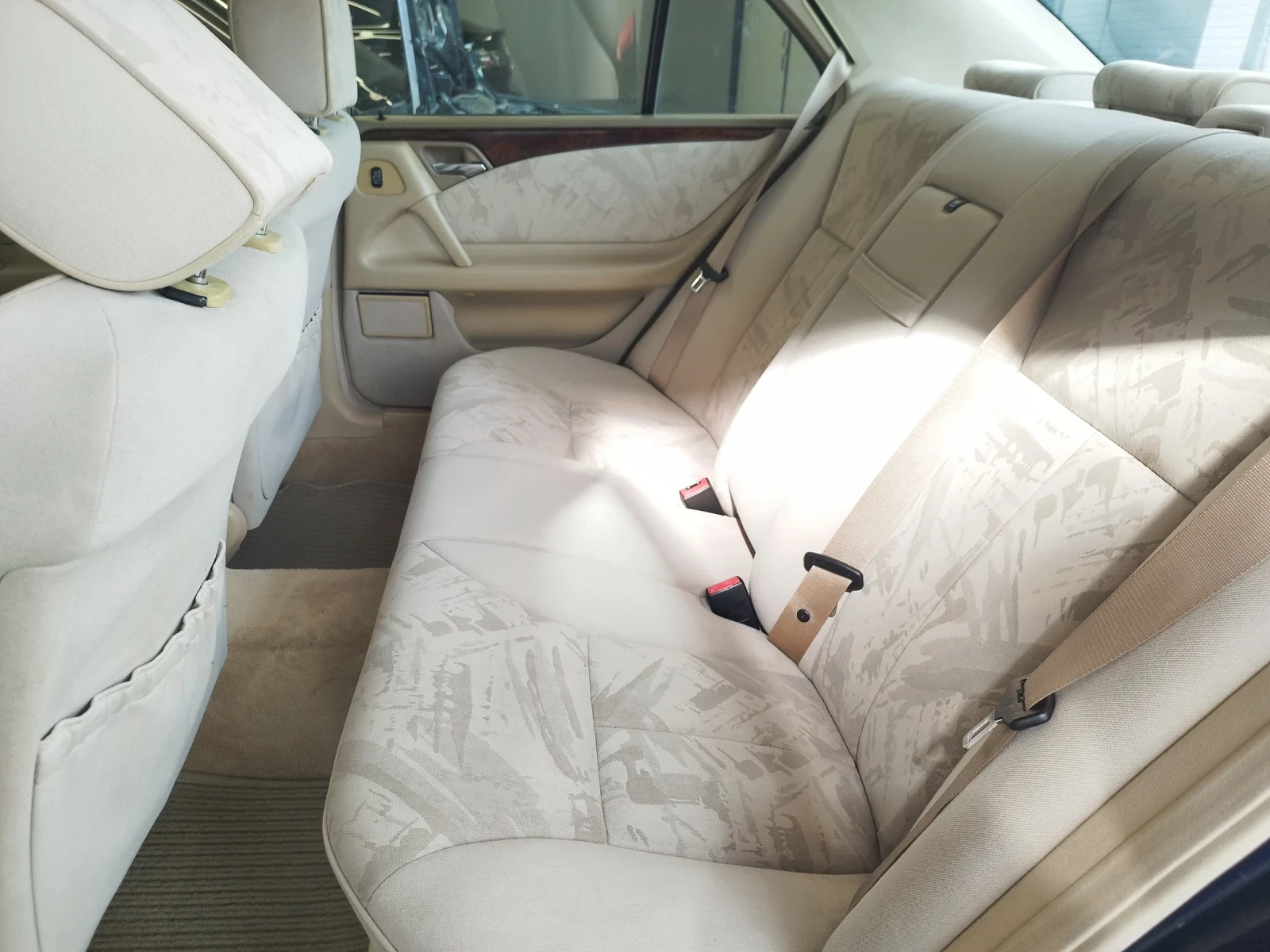 Mercedes-Benz E 200 Компресор 186кс. , снимка 10 - Автомобили и джипове - 54416997